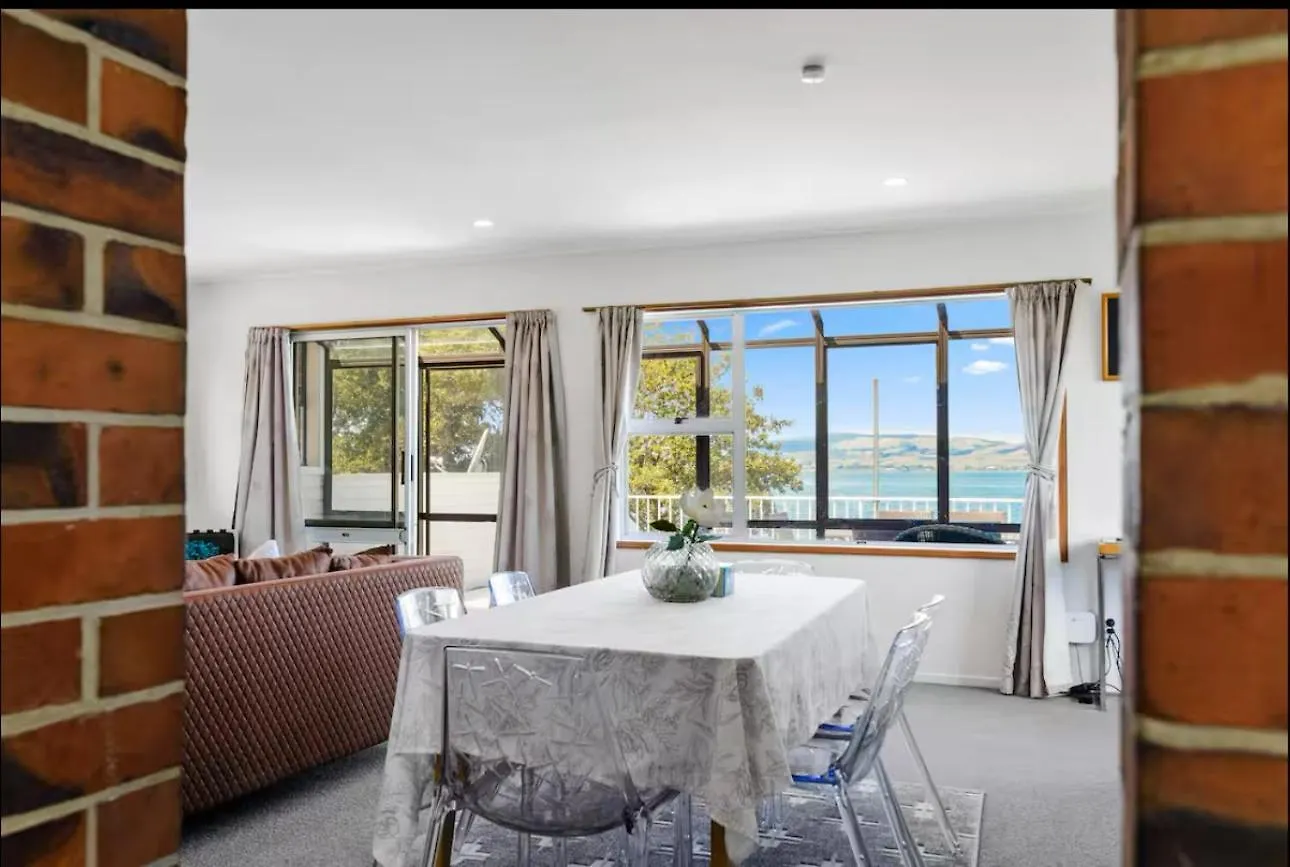 Casa vacanze Absolutely Lake Front House-Private Lake Access Distretto di Distretto di Rotorua Nuova Zelanda
