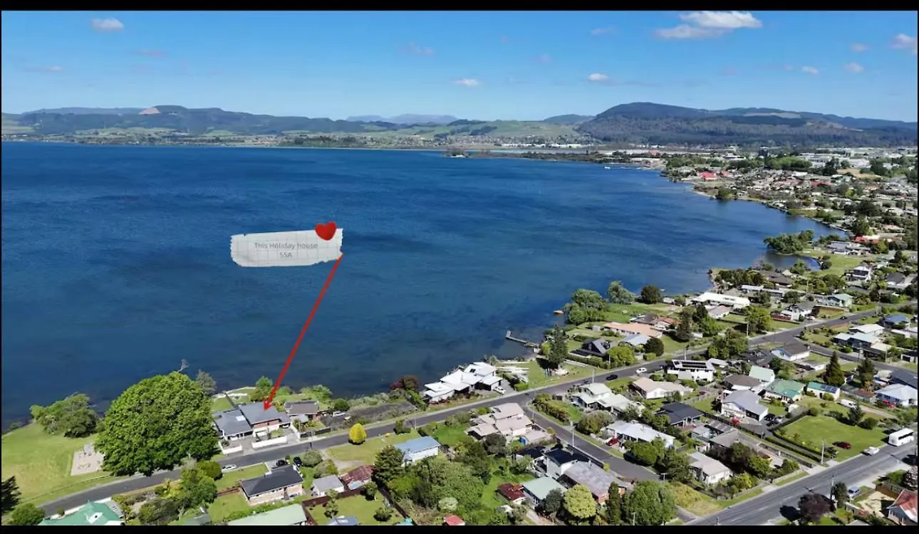 Casa vacanze Absolutely Lake Front House-Private Lake Access Distretto di Distretto di Rotorua Nuova Zelanda