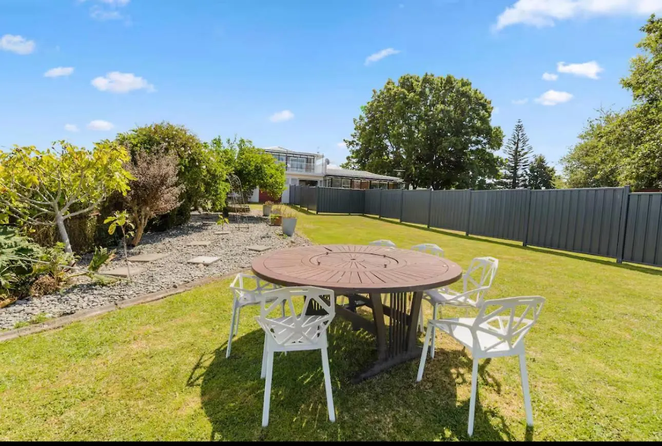 Absolutely Lake Front House-Private Lake Access Rotorua Holiday home
