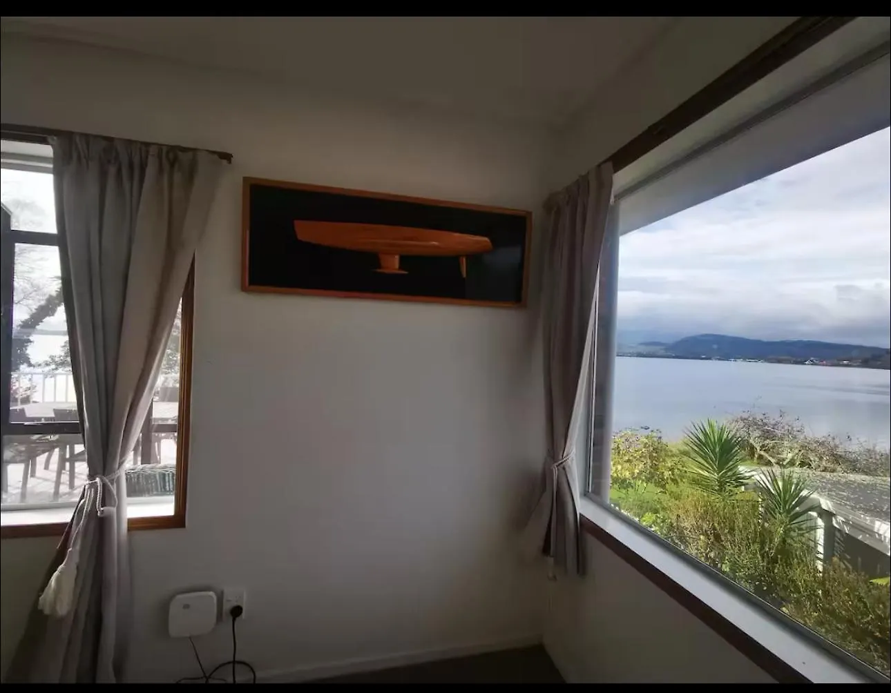 Absolutely Lake Front House-Private Lake Access Rotorua